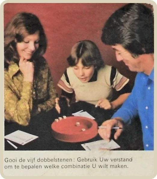 Photo of a family of three playing Triple Yahtzee, from the box of the 1978 Dutch version.